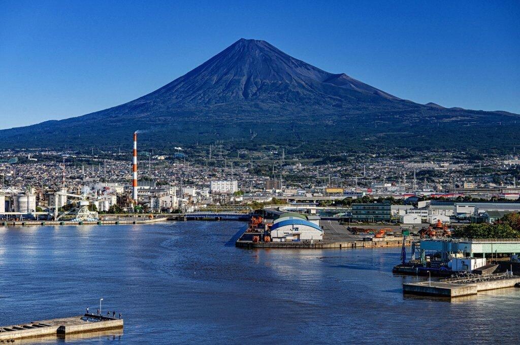 日本富士山特色“雪顶”迟迟不来 打破130年最晚纪录