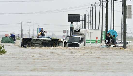 西班牙连场暴雨引发洪灾 东部巴伦西亚至少202人死