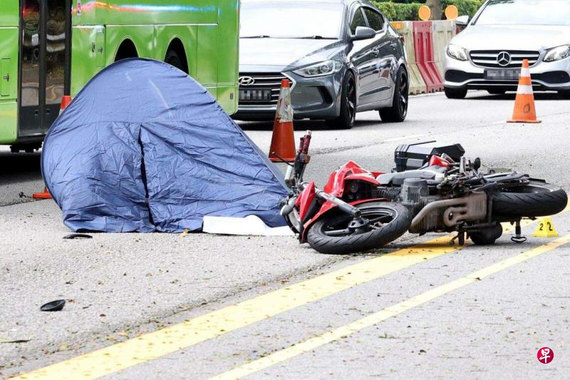 九龙湾电单车撞七人车 67岁铁骑士不治 七人车司机涉危驾被捕(更新)