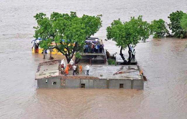 西班牙洪灾至少217死 瓦伦西亚又下暴雨