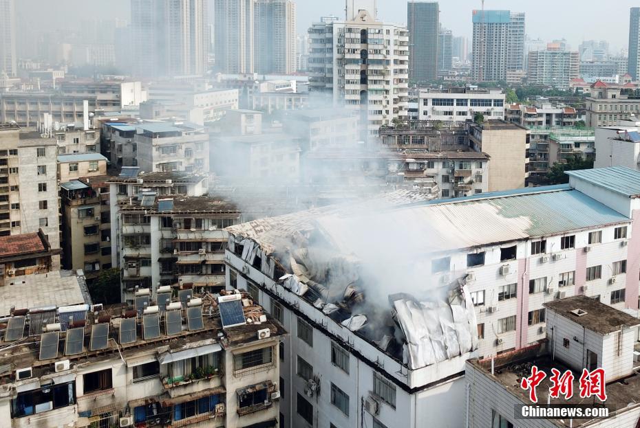 广西南宁一幢房屋疑爆炸后倒塌酿3死