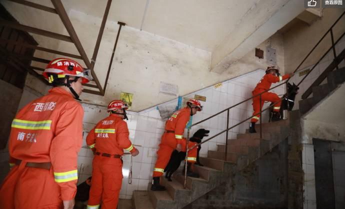 广西南宁一幢房屋疑爆炸后倒塌酿3死