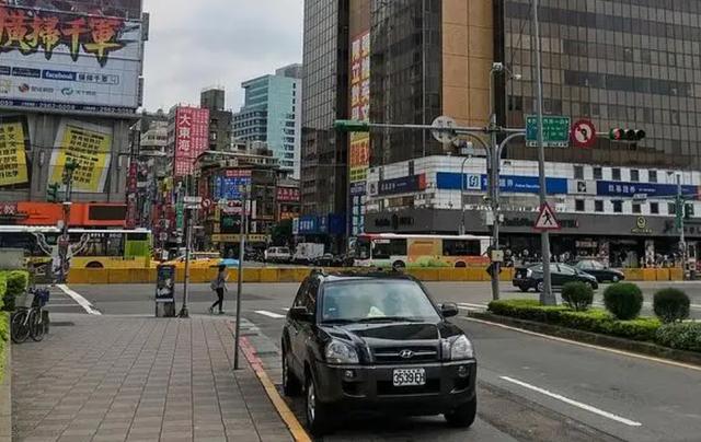 日本街道「加上1物」瞬间变台湾风景，13万人笑翻：太中肯！