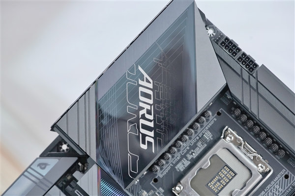 支持9500+内存！技嘉Z890 AORUS MASTER超级雕主板图赏