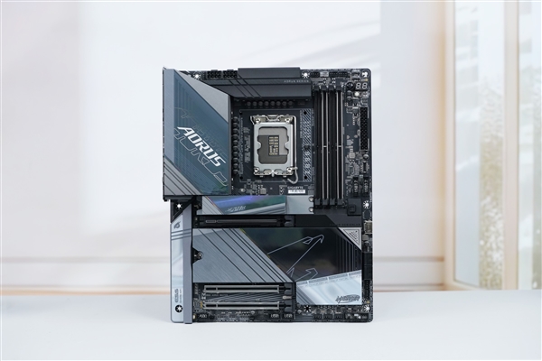 支持9500+内存！技嘉Z890 AORUS MASTER超级雕主板图赏