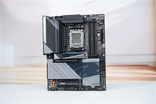 AI自动超频！技嘉X870E AORUS MASTER超级雕主板图赏