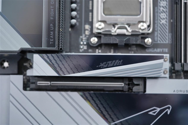 AI自动超频！技嘉X870E AORUS MASTER超级雕主板图赏