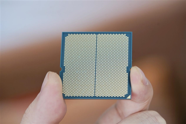 全球最佳游戏CPU！AMD锐龙7 9800X3D处理器图赏