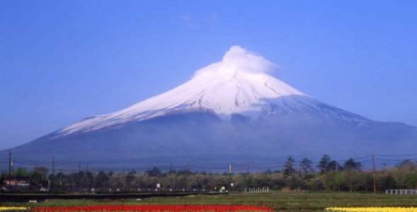 日本甲府地方气象台：富士山山顶附近出现初冠雪