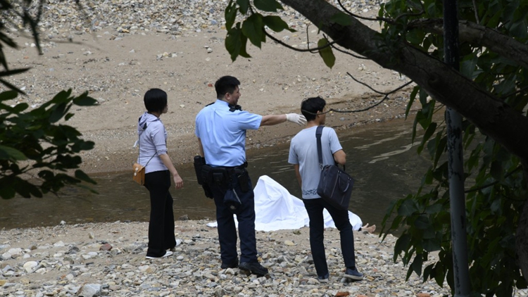 香港仔瀑布湾印佣谋杀案 男疑犯被押往案发现场