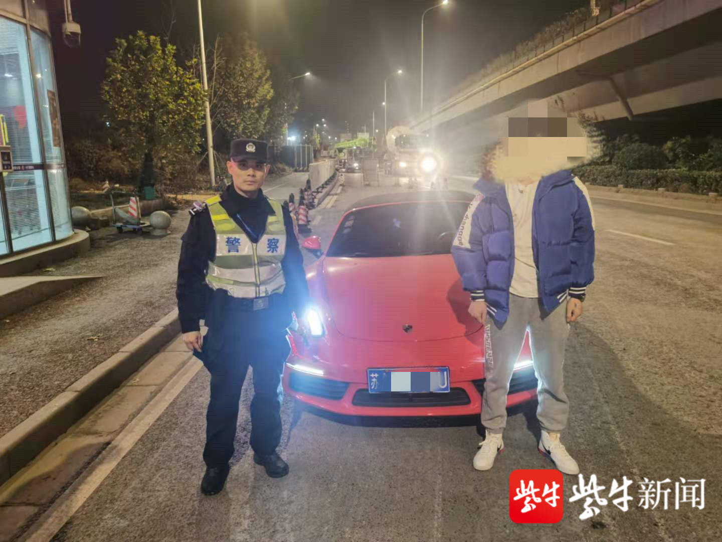 青衣私家车危驾飘移 警拘一汉扣五车