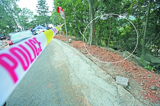 大帽山踩越野单车撞花槽头部流血 直升机救起男子