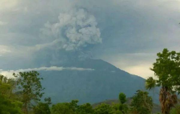 中国驻登巴萨总领馆：高度重视科莫多国际机场因火山喷发而关闭导致部分中国游客滞留状况