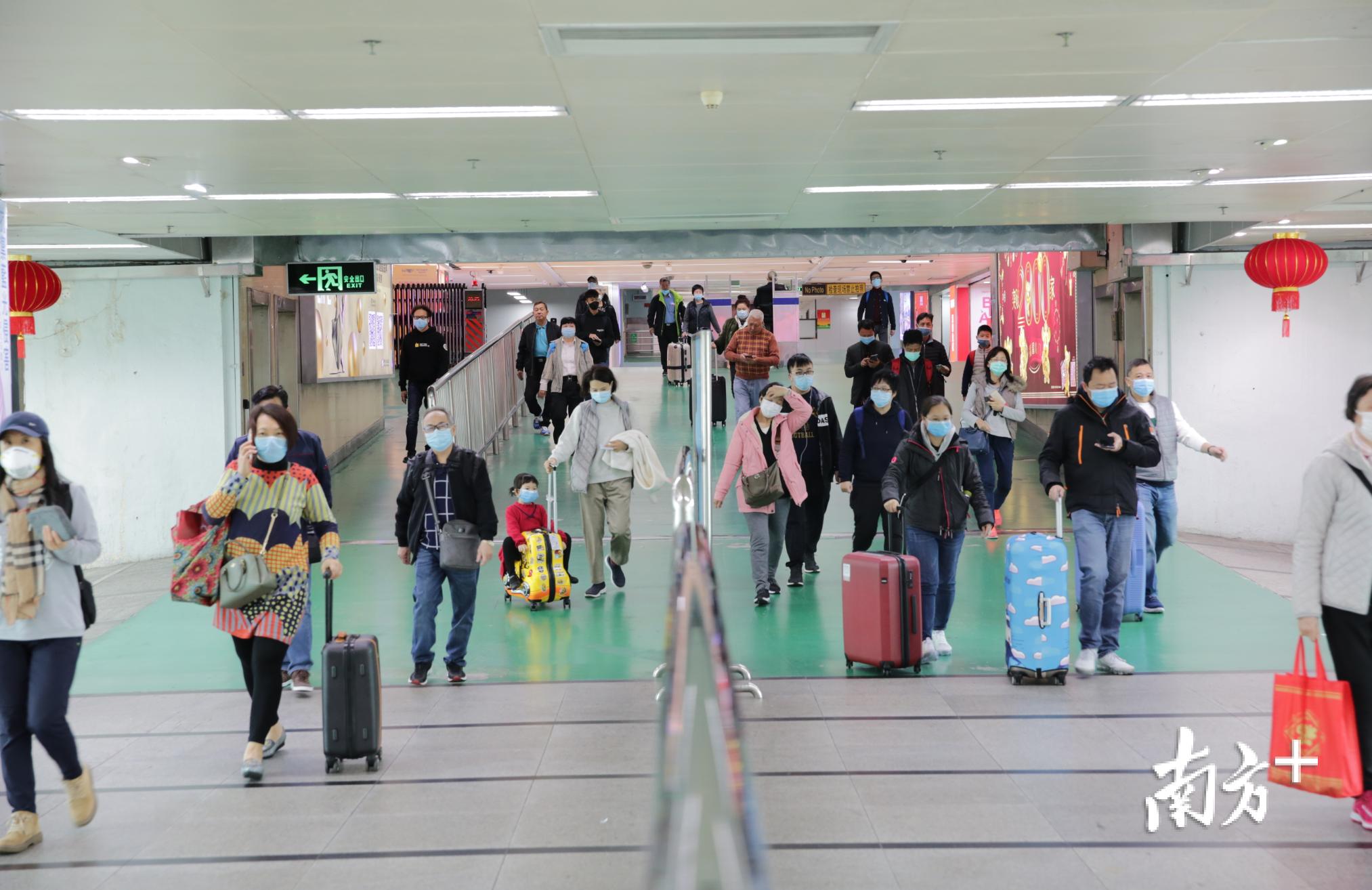 深圳湾口岸及珠海拱北口岸下周三起试点启用免出示证件边检通道