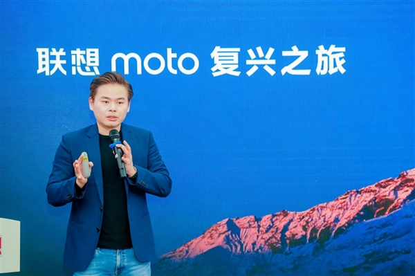 联想moto AI驱动创新 走进联想武汉产业基地感受AI科技之美