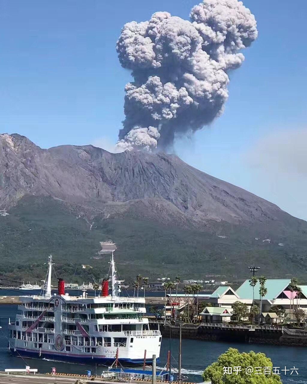 日本樱岛南岳山顶火山口发生喷发，灰柱高度达3400米