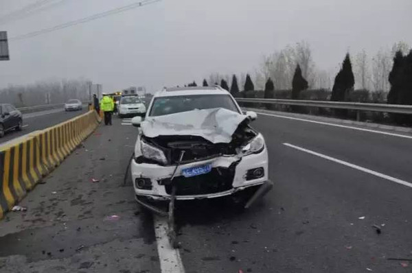 雷克萨斯ES200高速上追尾气囊未弹 车主：当时时速已经到100km/h了