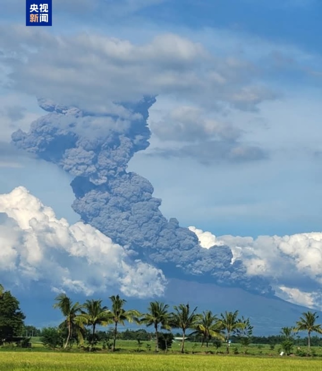 菲律宾坎拉翁火山再次喷发