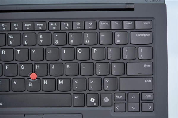 986g极致轻薄！联想ThinkPad X1 Carbon Aura AI 2025图赏