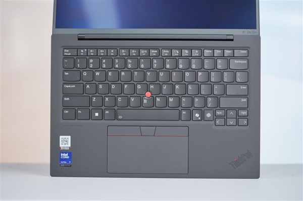 986g极致轻薄！联想ThinkPad X1 Carbon Aura AI 2025图赏