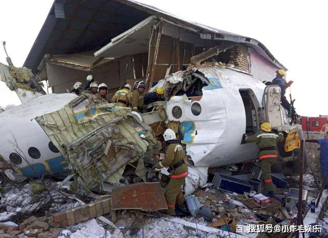 阿塞拜疆航空客机在哈萨克坠毁 当局称有32人生还