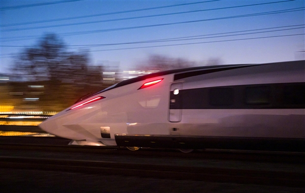 极速450km/h！CR450复兴号原型车露面：车头极其科幻