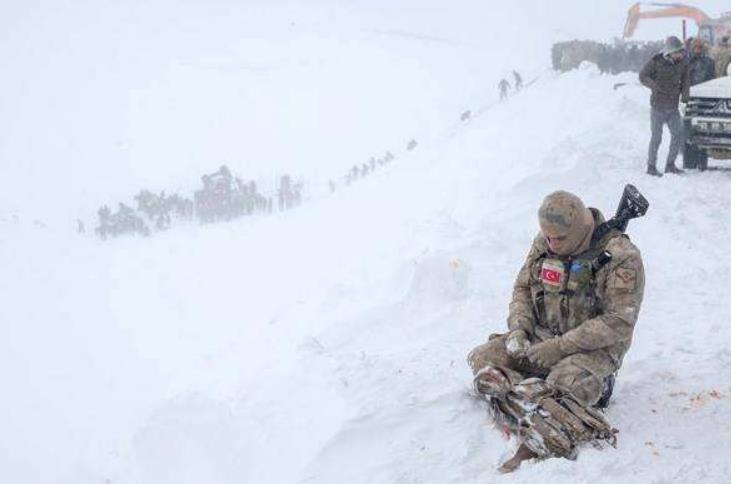 土耳其一滑雪场发生雪崩 致1人死亡